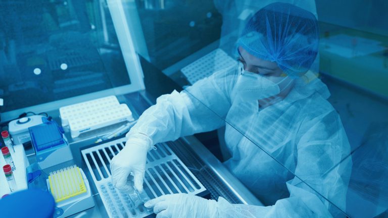 Menge der PCR-Tests für Labore kaum noch zu bewältigen — RT DE