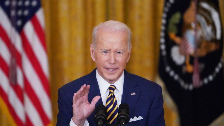 Biden droht Putin mit „noch nie dagewesenen Sanktionen“ — RT DE Biden droht Putin mit „noch nie dagewesenen Sanktionen“ — RT DE