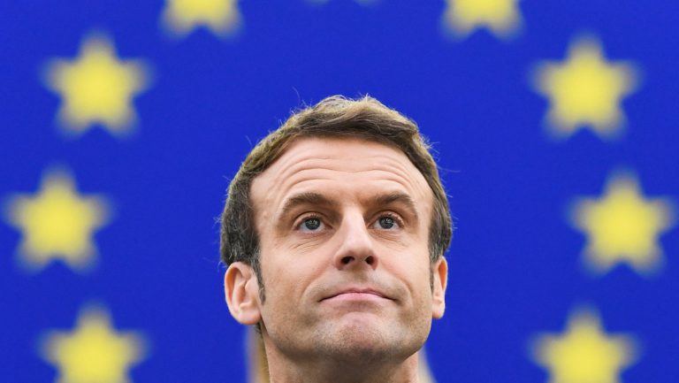Macron ruft EU zu neuer „europäischer Ordnung“ und „strategischer Aufrüstung“ auf — RT DE