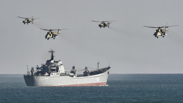 Russische Marine kündigt Übungen in Atlantik, Arktis, Pazifik und Mittelmeer an — RT DE