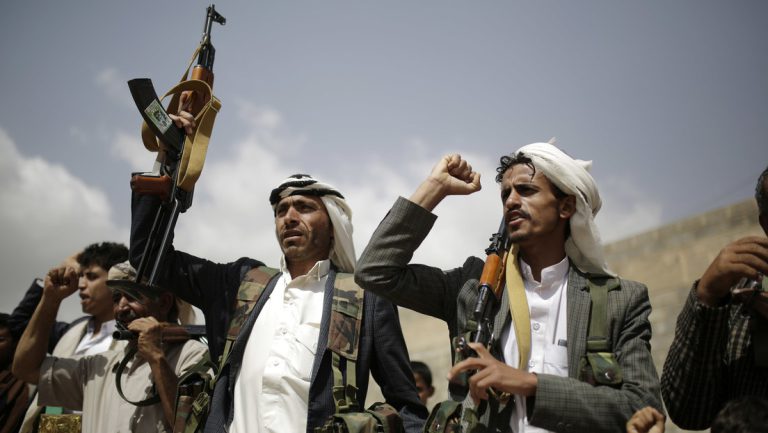 Huthis greifen Saudi-Arabien und VAE mit Raketen und Drohnen an — RT DE