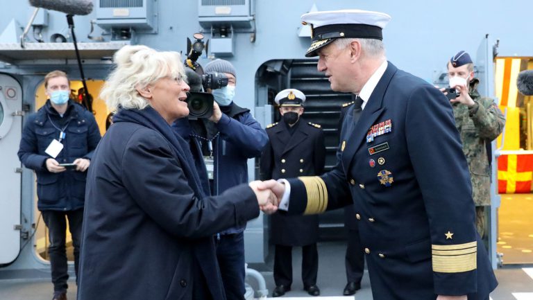 Der erzwungene Rücktritt des Marine-Vizeadmirals — RT DE