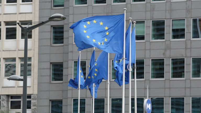 EU beschließt sechsmonatige Gültigkeit des Genesenenstatus — RT DE