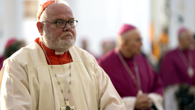 Kardinal Marx nimmt Stellung zum Münchner Missbrauchsgutachten — RT DE