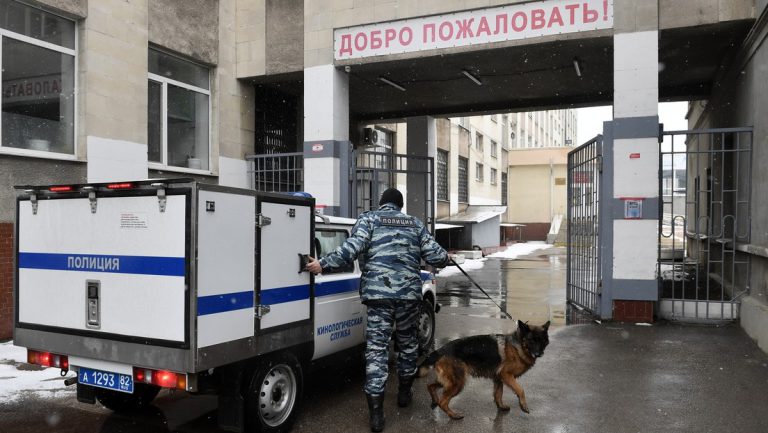 Ehemaliger US-Diplomat in Moskau wegen Drogenschmuggels festgenommen — RT DE