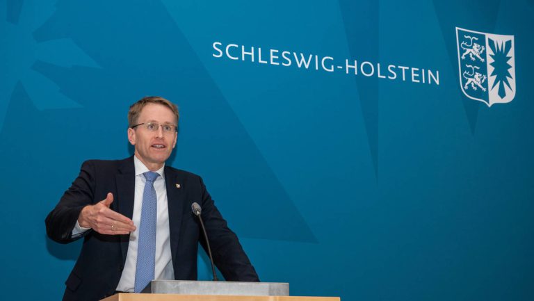 Schleswig-Holstein kippt 2G im Einzelhandel — RT DE