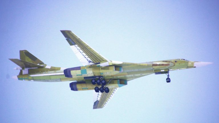 Neuer strategischer Bomber für Russland – Erste Tu-160M wird im zweiten Quartal übergeben — RT DE