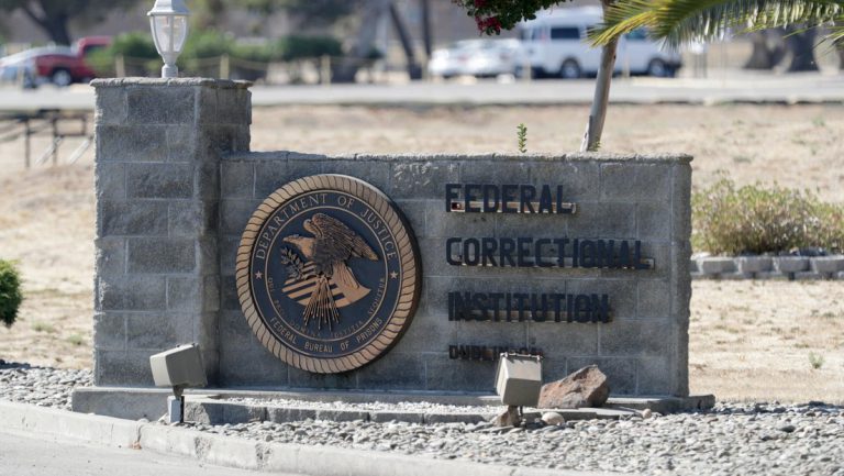 „Vergewaltigungsclub“ in kalifornischem Gefängnis aufgedeckt — RT DE