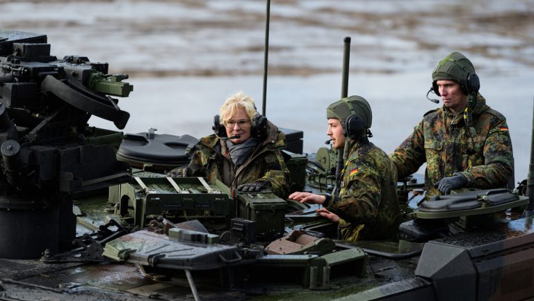 Deutschland und Großbritannien entsenden weitere Soldaten — RT DE