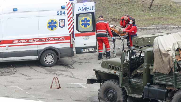 Al Jazeera zeigt ukrainisches Militär beim Missbrauch von Krankenwagen (Video) — RT DE