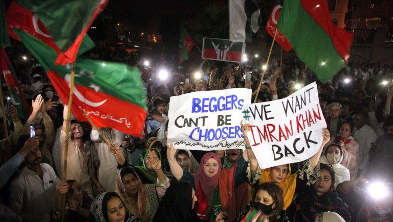 Neuer Premierminister gewählt; Ex-Premier Imran Khan verkündet „Freiheitskampf“ — RT DE