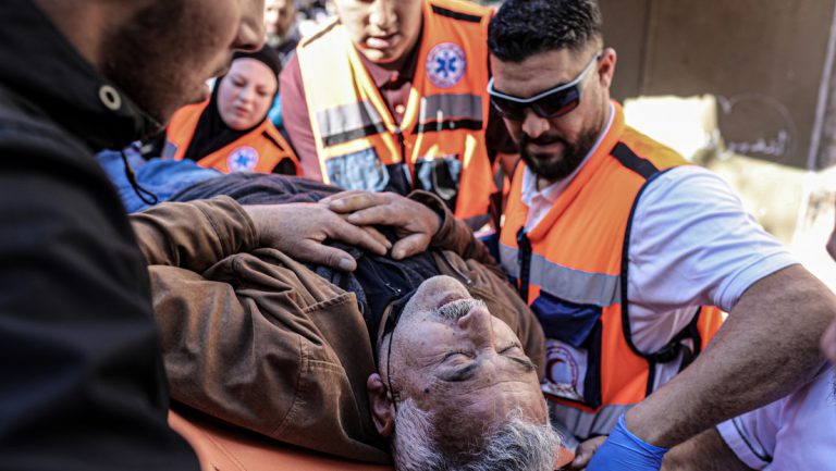 Blutiger Karfreitag mit 150 Verletzten in Jerusalem – Israelische Einheiten stürmen Al-Aqsa-Moschee — RT DE
