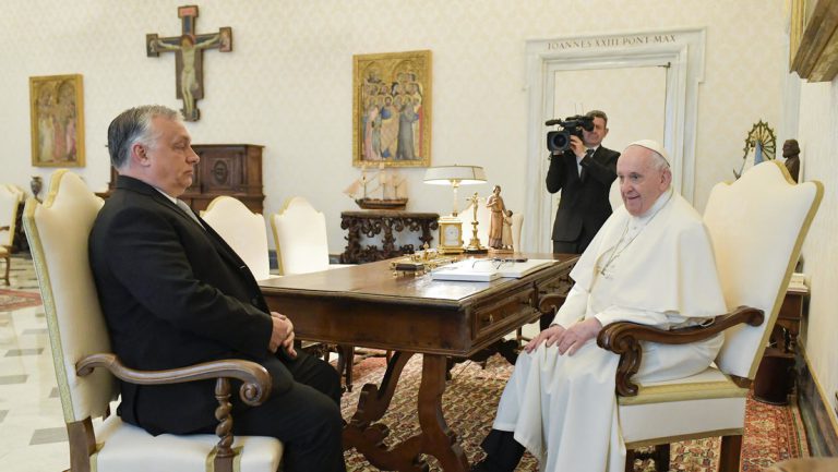 Orbán zu Privataudienz beim Papst — RT DE