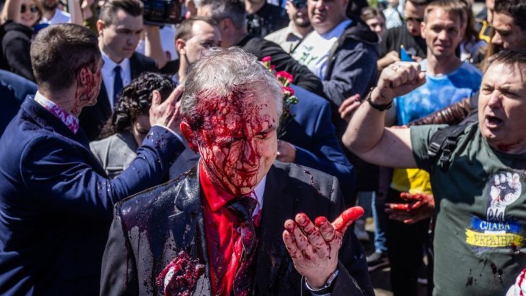 Polnischer Innenminister findet Angriff auf russischen Botschafter „verständlich“ — RT DE