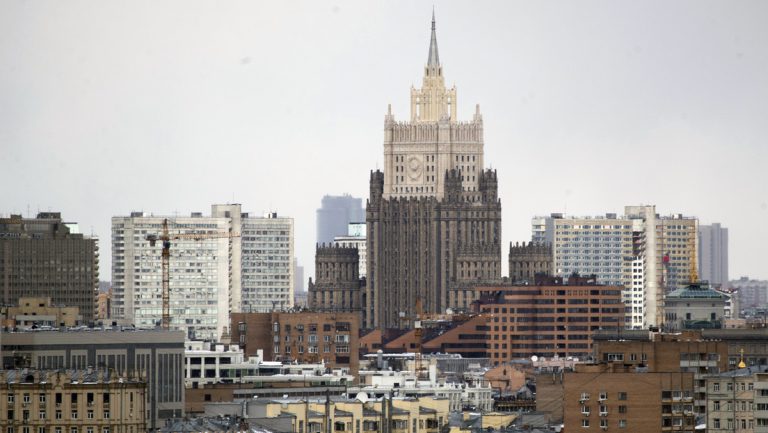 Moskau will Beziehungen zu unfreundlichen Ländern „radikal überdenken“ — RT DE