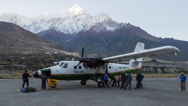 Wrack des vermissten Flugzeugs in Nepal gefunden – bisher zwölf Tote — RT DE