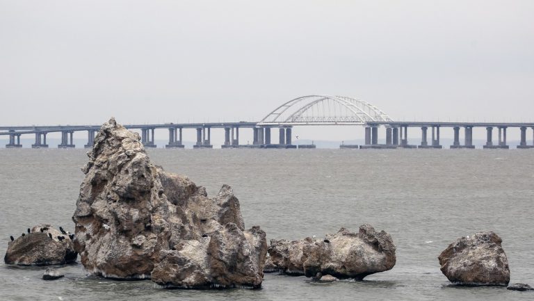 Ukraine droht mit Zerstörung der längsten Brücke Europas — RT DE