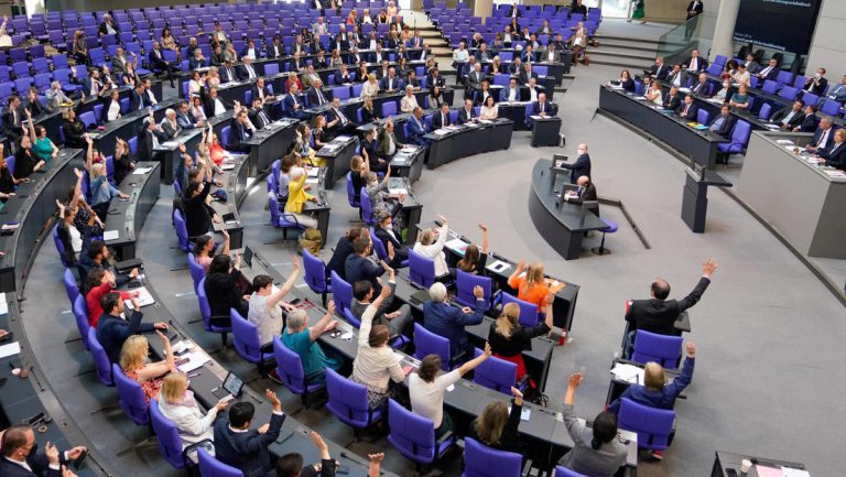Bundestag beschließt Aufhebung von Werbeverbot für Abtreibung — RT DE