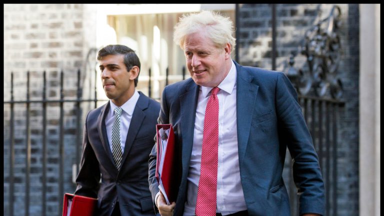 Zwei britische Minister treten aus Protest gegen Johnson zurück — RT DE