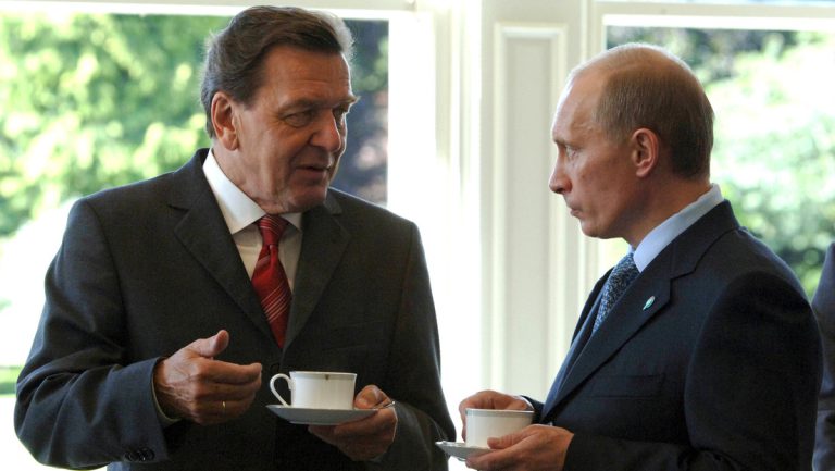 Altkanzler Schröder will weiter mit Putin reden — RT DE