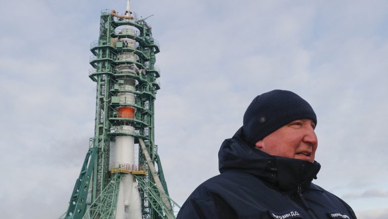 Roskosmos und NASA unterzeichnen Abkommen über gemeinsame Flüge zur ISS — RT DE