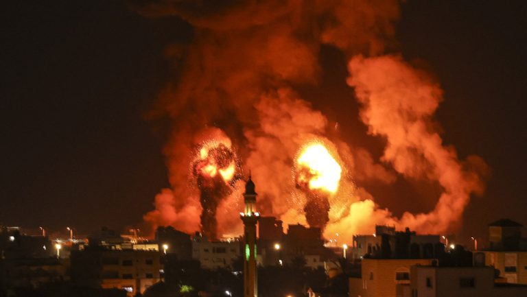 Israelische Armee fliegt Luftangriffe auf Gazastreifen — RT DE