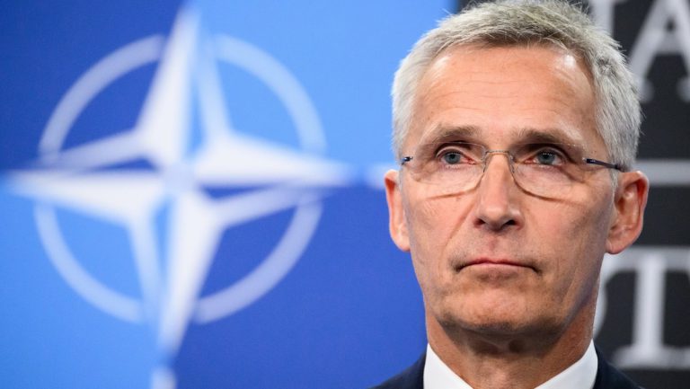 NATO-Brandstifter Stoltenberg verlangt, dass die westliche Öffentlichkeit die Zeche bezahlt — RT DE