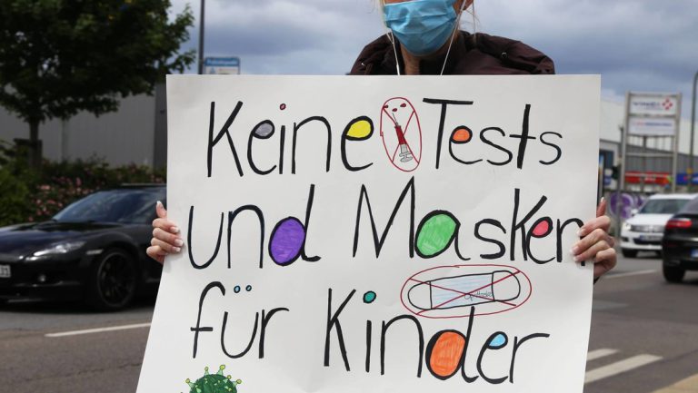 Kinderarztverbände kritisieren Maßnahmen an Kitas und Schule – und bezweifeln Wissenschaftlichkeit — RT DE