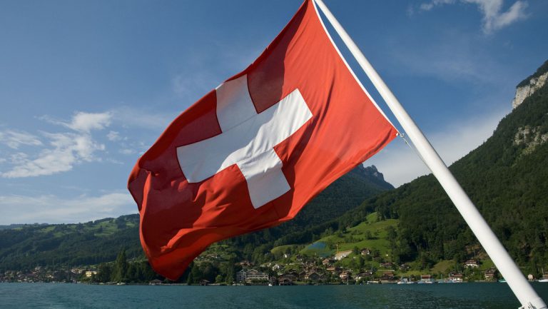Nicht mehr neutral, aber immerhin gemäßigt – Russland hält die Schweiz für „relativ vernünftig“ — RT DE