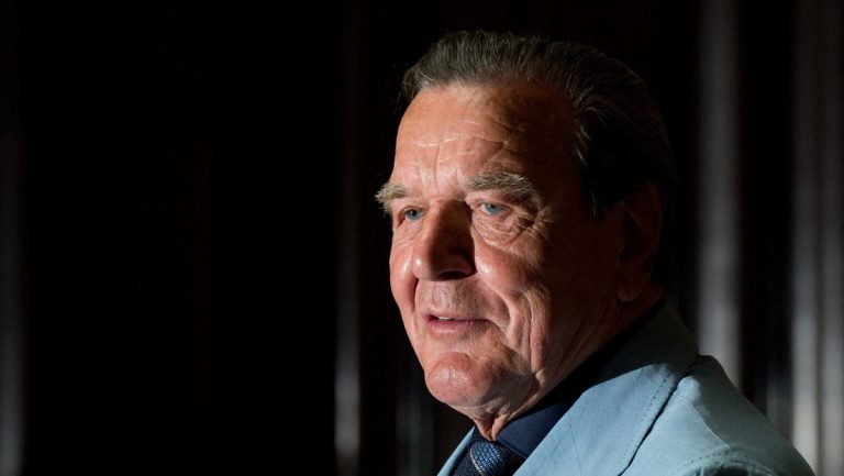Altkanzler Schröder erachtet Selenskijs Idee einer Rückeroberung der Krim als sinnlos — RT DE