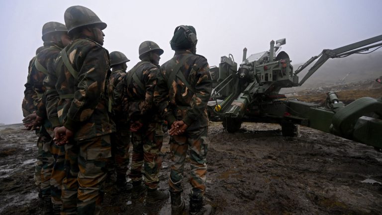 Indien und China einigen sich auf Truppenabzug aus umstrittenen Grenzgebiet — RT DE