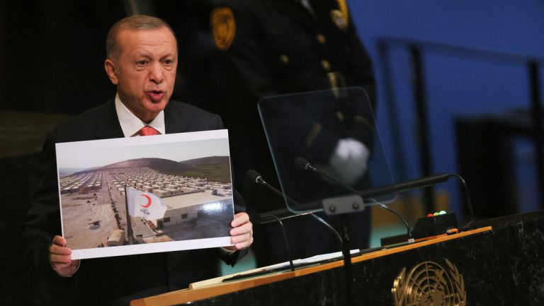 Erdoğan kritisiert Griechenland wegen illegaler Pushbacks — RT DE