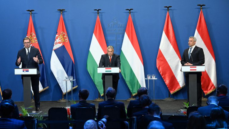 Serbien, Ungarn und Österreich beraten über Gaskrise und Migration — RT DE