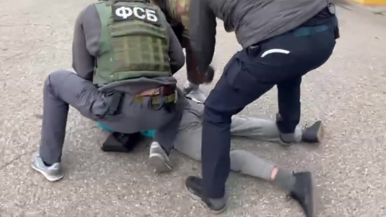 FSB vereitelt Terroranschlag von IS-Anhängern auf Polizeistation — RT DE