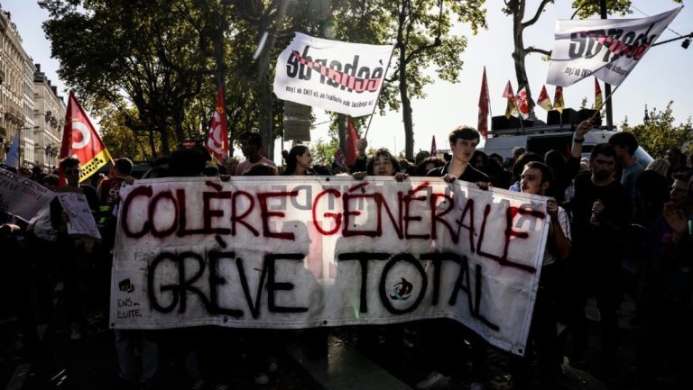 Französische Gewerkschaften rufen zu neuen Streiks auf — RT DE