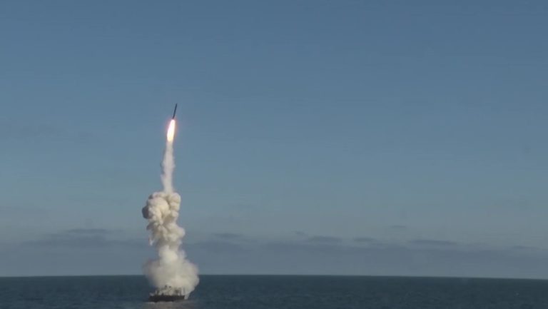 Kiew meldet landesweit massive Raketenangriffe auf Energie-Infrastruktur — RT DE