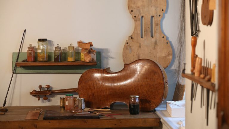 Wissenschaftler lösen noch ein Rätsel berühmter Geigen — RT DE