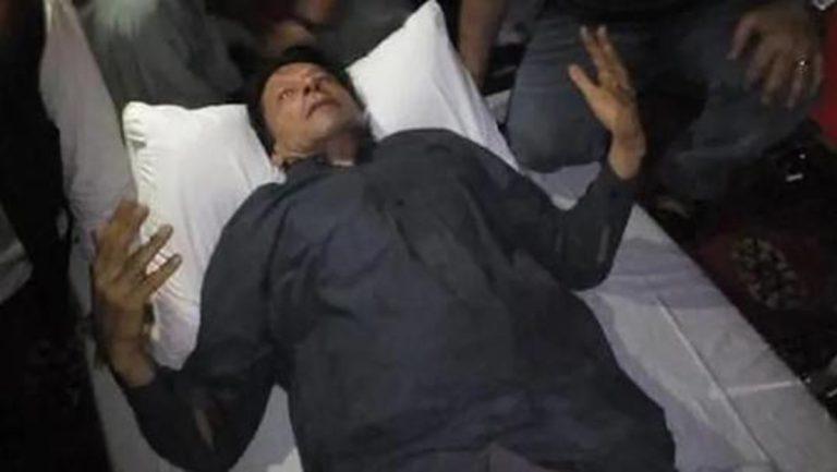 Pakistanischer Ex-Premier Imran Khan bei Anschlag verletzt — RT DE
