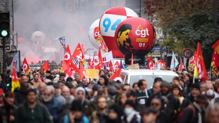 „Wut und Verzweiflung“ – Streiks für bessere Löhne in mehreren europäischen Ländern — RT DE