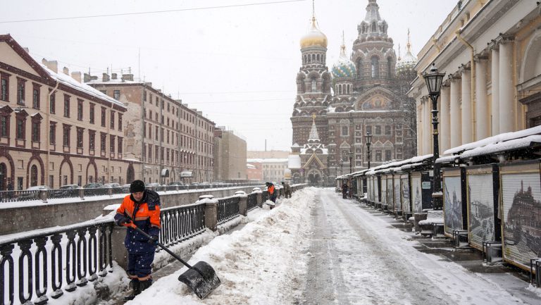Sankt Petersburg übt Schneeräumung – bei Plusgraden und sauberen Straßen — RT DE