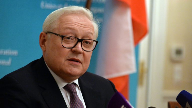 Russlands Vizeaußenminister hält Abbruch diplomatischer Beziehungen zu den USA für möglich — RT DE