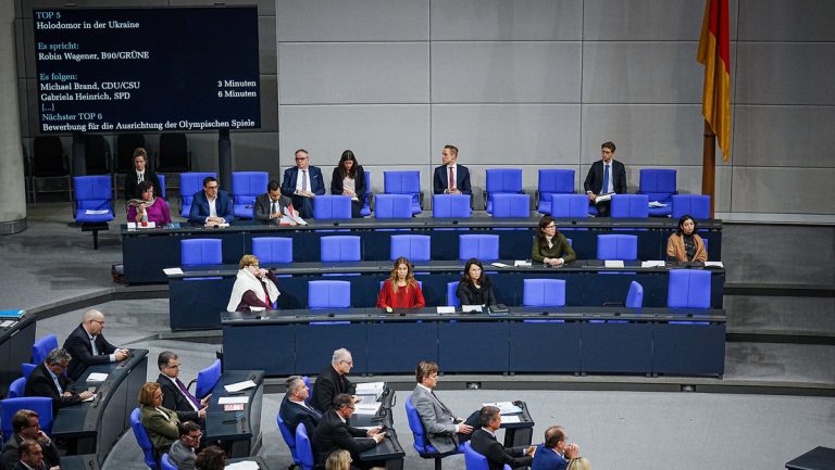 Deutscher Bundestag erkennt Holodomor als Völkermord an — RT DE
