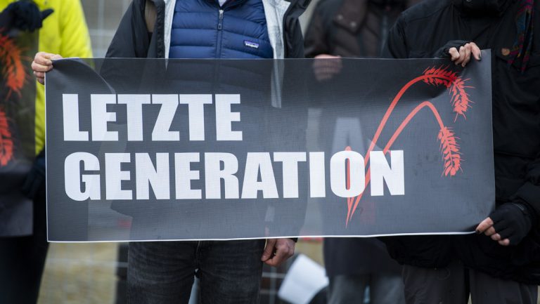 Münchner Behörden verbieten einen Monat lang Proteste von „Klimaaktivisten“ — RT DE