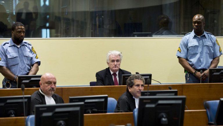 Großbritannien trainiert ukrainische Richter für Prozesse gegen Russen — RT DE