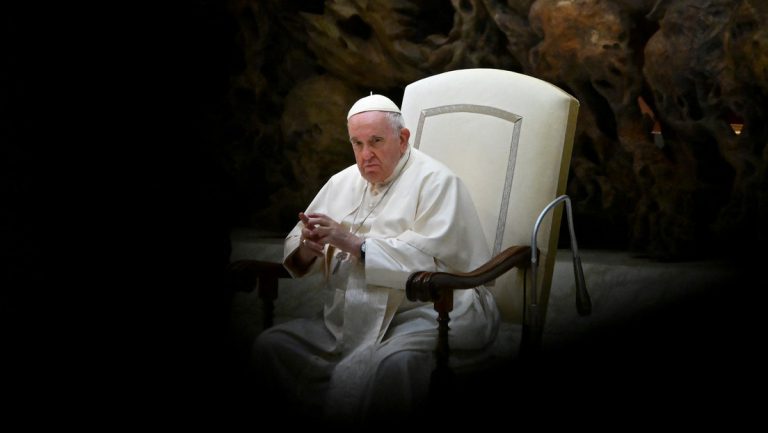 Papst bezeichnet Ukraine-Konflikt als „globalen Krieg“ — RT DE