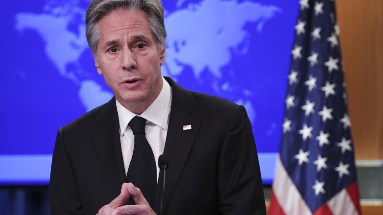 Abzug aus Afghanistan hat laut US-Außenminister Blinken Aufrüsten der Ukraine erleichtert — RT DE
