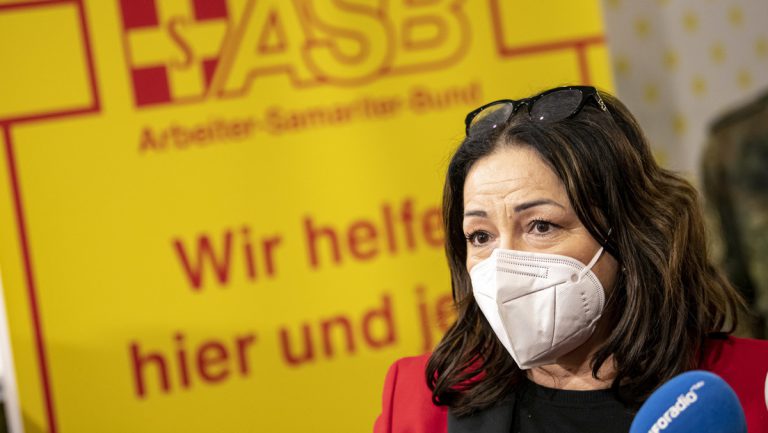 Sie riet von Treffen mit Ungeimpften ab – nun ermittelt Staatsanwaltschaft gegen SPD-Politikerin — RT DE