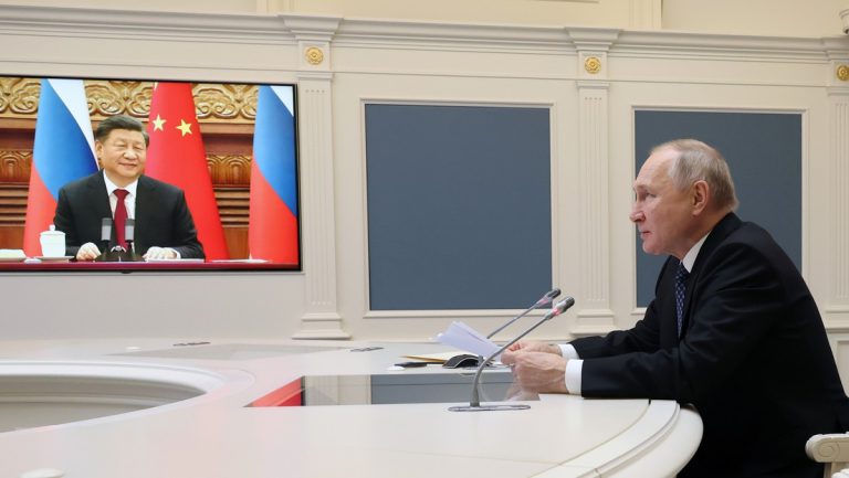 Putin und Xi bekräftigen strategische Zusammenarbeit — RT DE