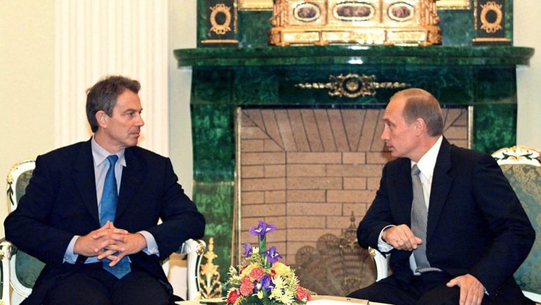 Als der britische Premier Tony Blair Präsident Putin in den Westen holen wollte — RT DE