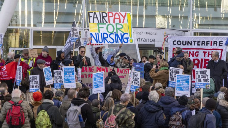 Britische Krankenschwesterngewerkschaft kündigt zweitägigen Streik an — RT DE